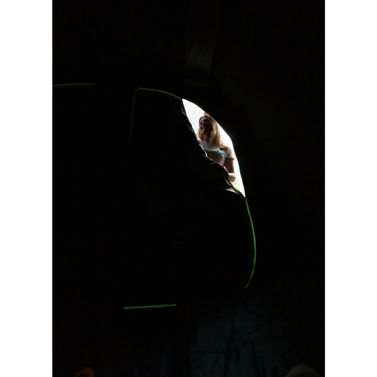 Coleman Valdes Deluxe 4xl Air Blackout Tent - Image 4